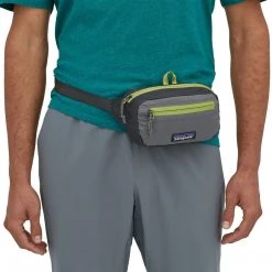 Patagonia Camp & Hike Ultralight Black Hole Mini Hip Pack 1L 56 Patagonia Camp & Hike Ultralight Black Hole Mini Hip Pack 1L